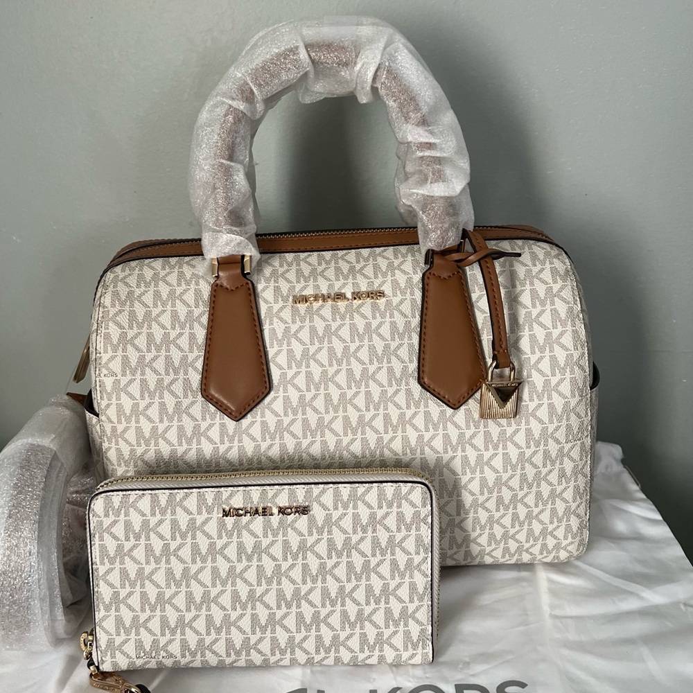 Michael Kors Hayes Duffel Bag And Wallet